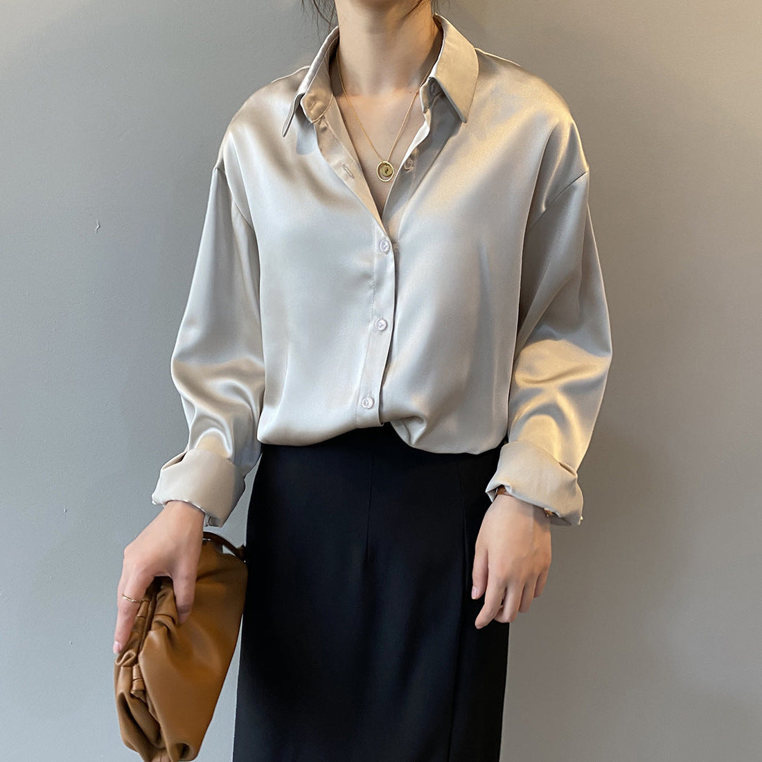 Briana - Blusa de seda satinada elegante con botones para mujer