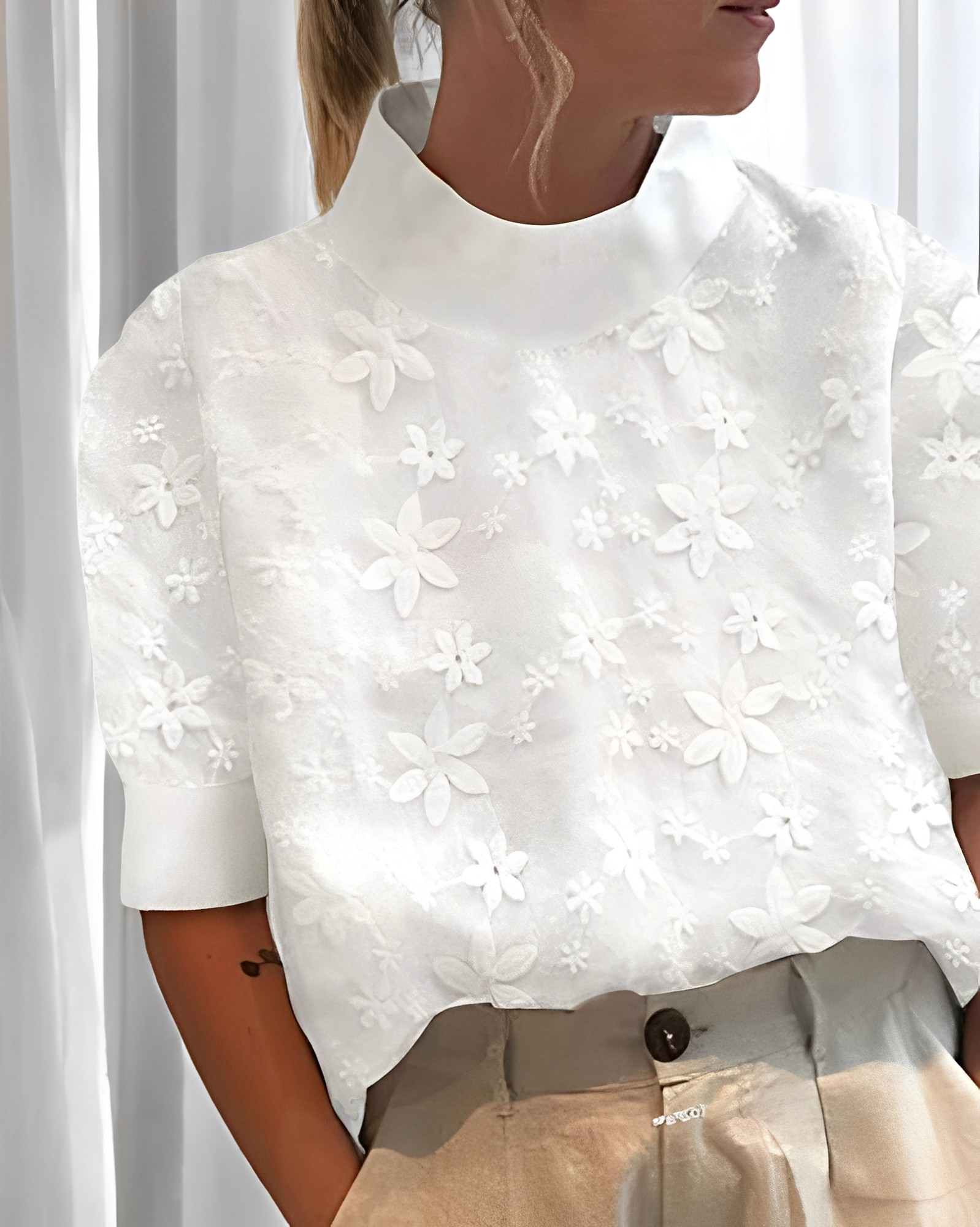 Julia - Blusa elegante con bordado y cuello alto para mujeres