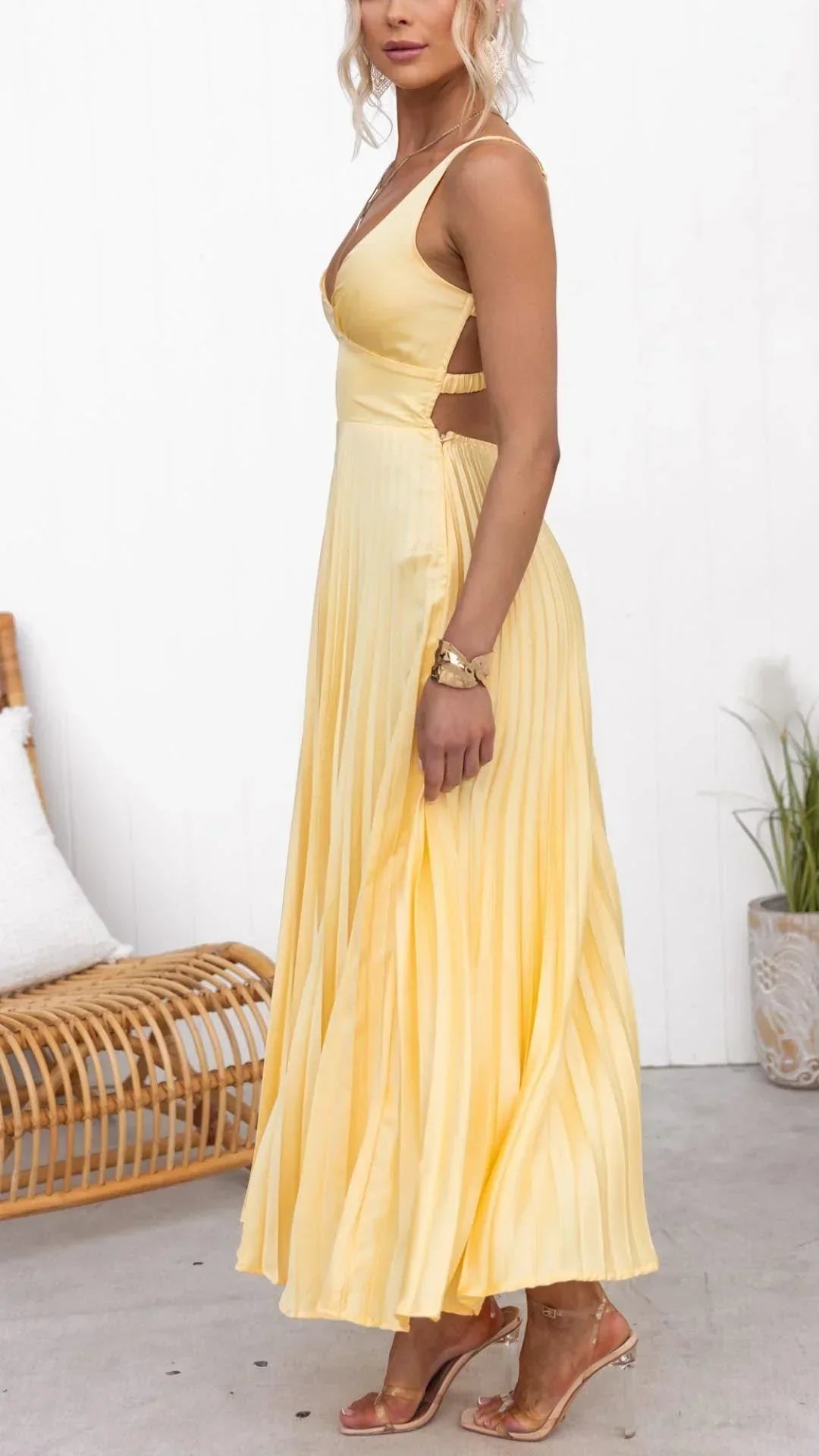 Augusta - Elegante Vestido Amarillo Plisado Cuello V