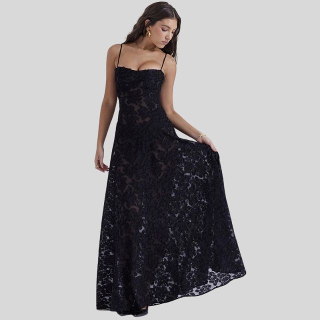 Akira - Refinado vestido maxi con encaje y escote alto y cuadrado