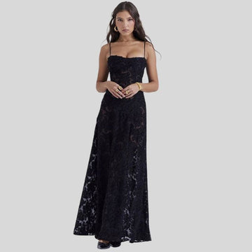 Akira - Refinado vestido maxi con encaje y escote alto y cuadrado