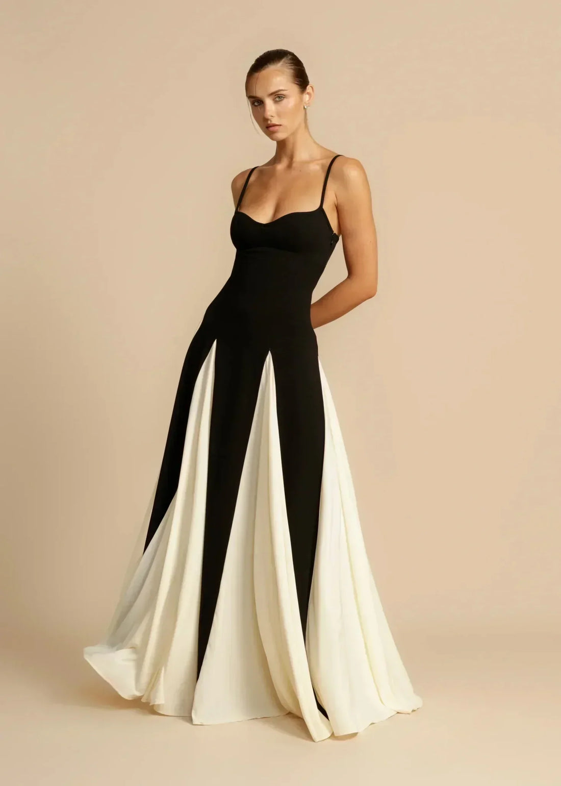 Angelina - Elegante vestido de noche con bajo con abertura